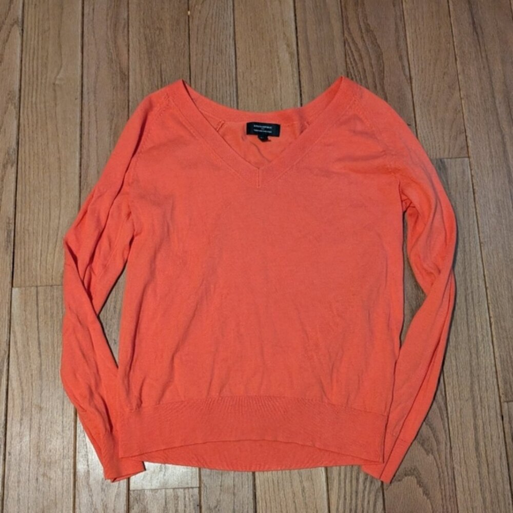 Women's Banana Republic Salmon Pink Long Sleeve Vneck Forever Sweater Size M
